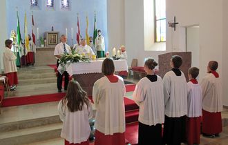 Die Messdiener während des Gottesdienstes